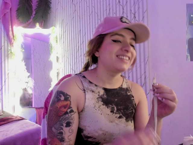 Naomy-tay1 live cam