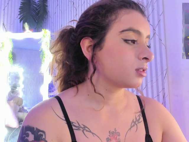 Naomy-tay1 live cam on BongaCams