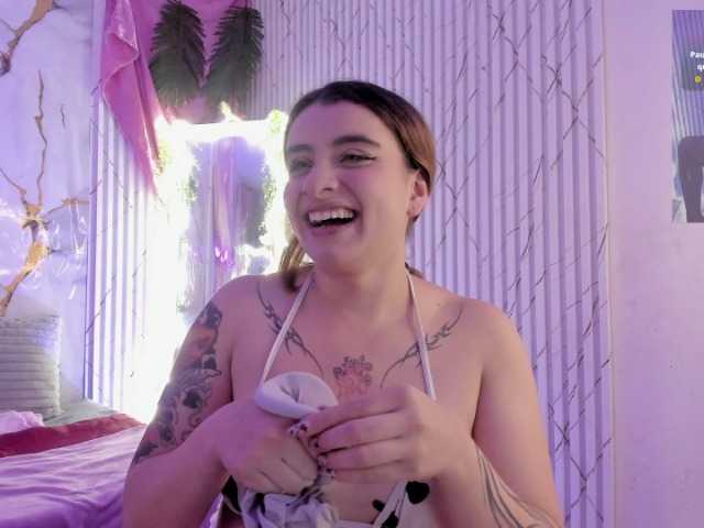 Naomy-tay1 — live female cam