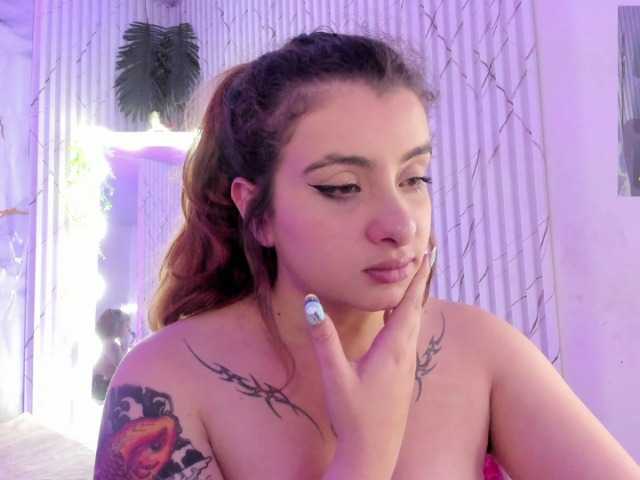 Naomy-tay1 live cam on BongaCams