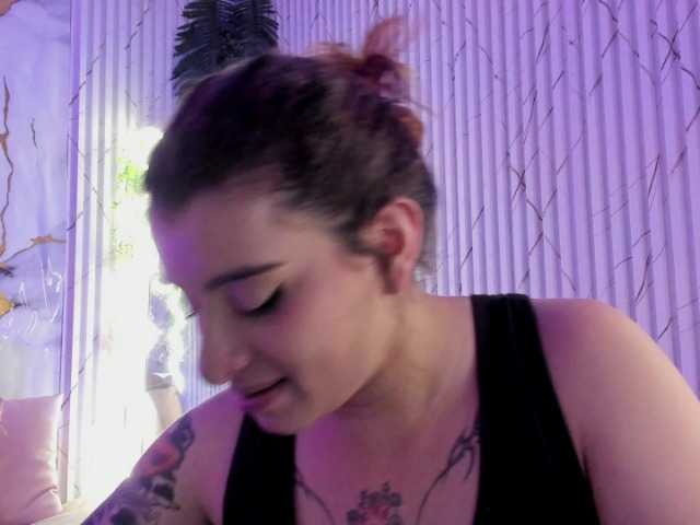 Naomy-tay1 live cam on BongaCams