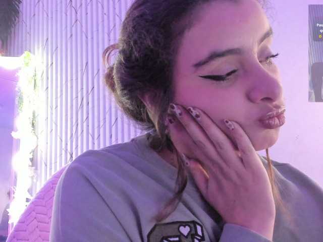 Naomy-tay1 live cam preview