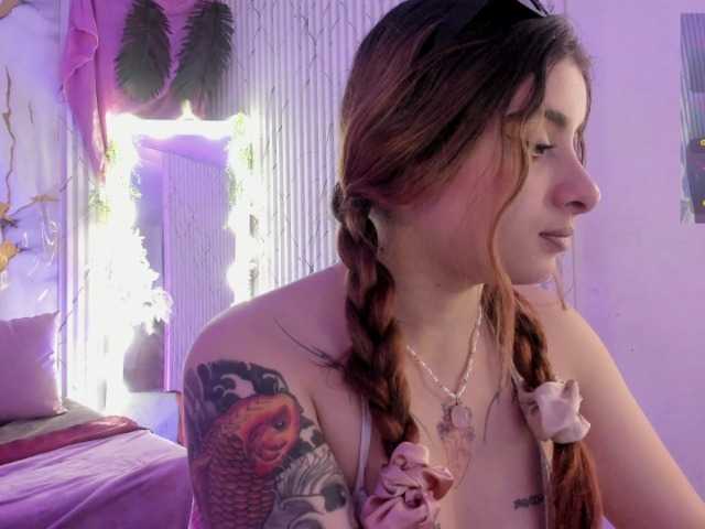 le modèle Naomy-tay1 est en webcam porno dans un show sur le site bongacams, il possède les tags suivants: Latino/Hispanic,Redhead,Trimmed