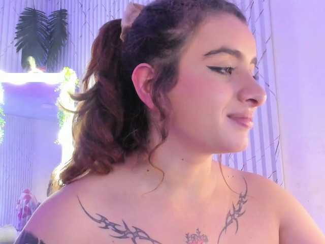 Naomy-tay1 live cam on BongaCams