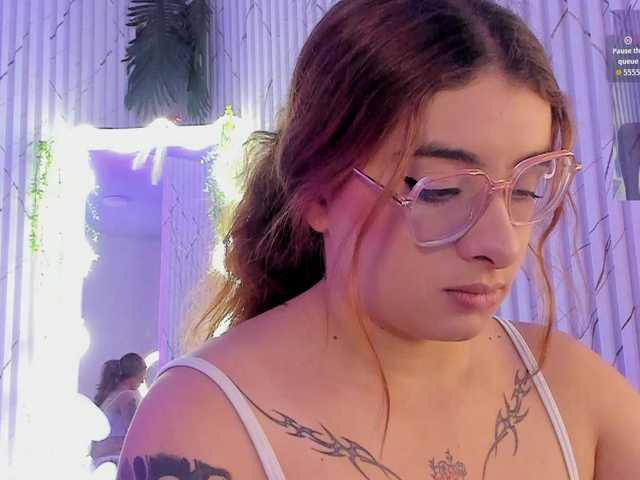 Naomy-tay1's BongaCams show and profile