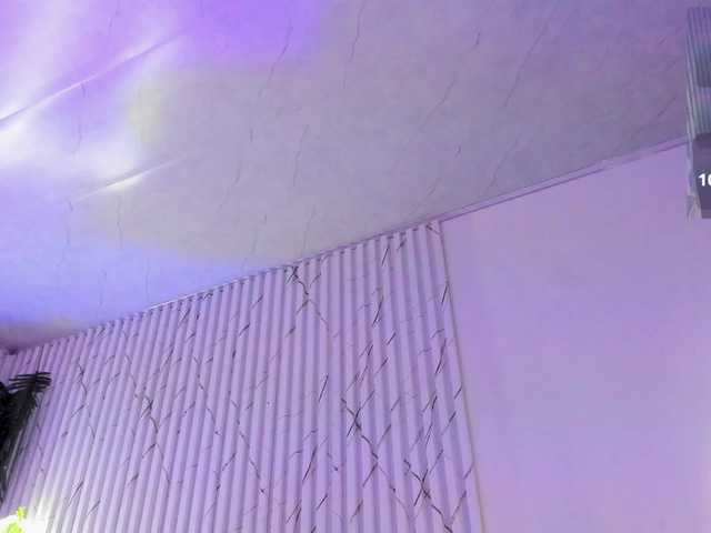 Naomy-tay1's BongaCams show and profile