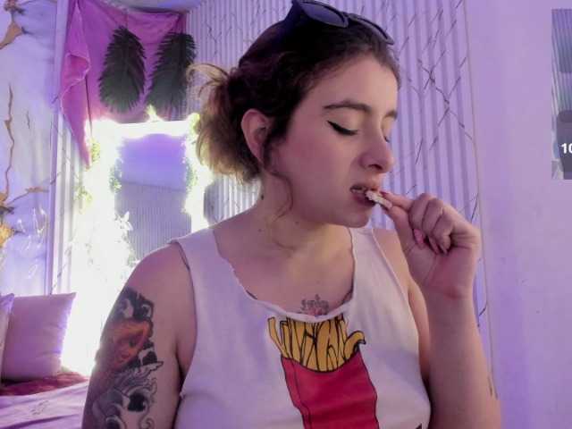 Naomy-tay1 live cam on BongaCams
