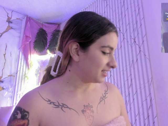 Naomy-tay1 live cam on BongaCams
