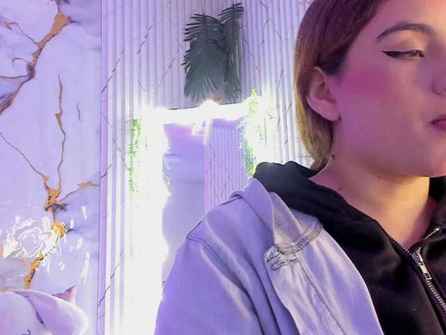 Naomy-tay1's BongaCams show and profile