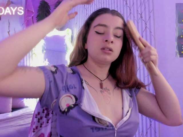 Naomy-tay1 live cam on BongaCams