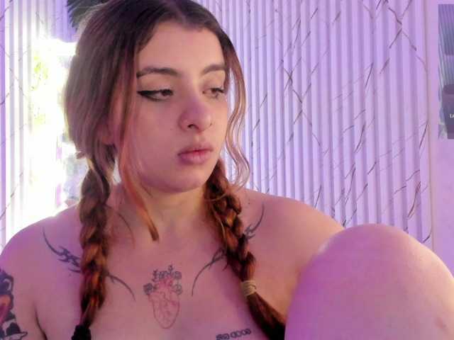 Naomy-tay1 live webcam show