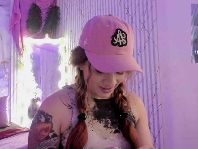 Naomy-tay1 live cam