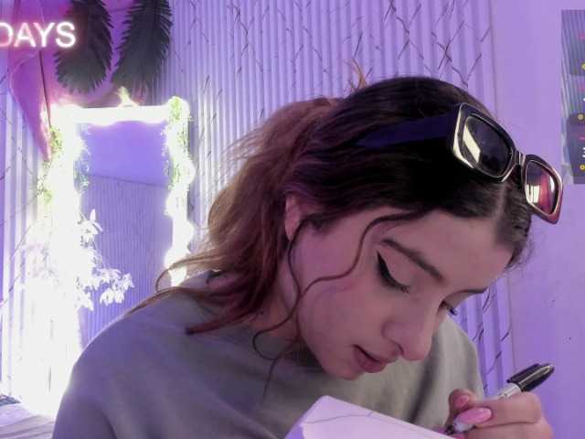 Naomy-tay1 live cam on BongaCams