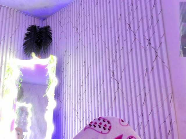 Naomy-tay1 live webcam show