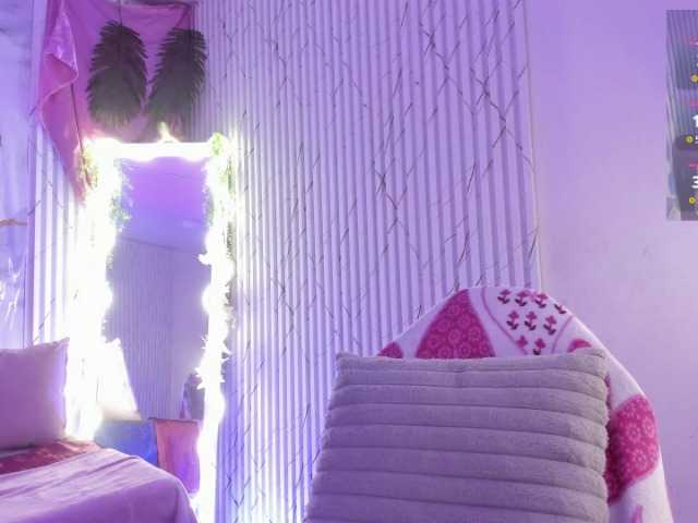 Naomy-tay1 live cam preview