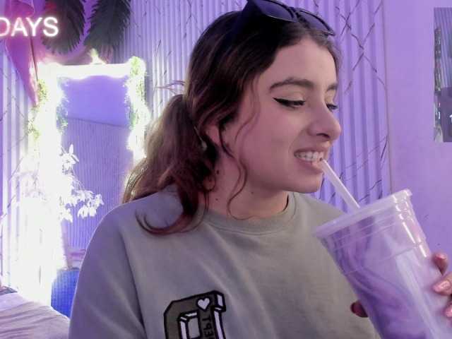 Naomy-tay1 live cam on BongaCams