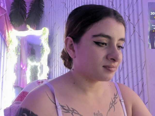 Naomy-tay1 live cam preview