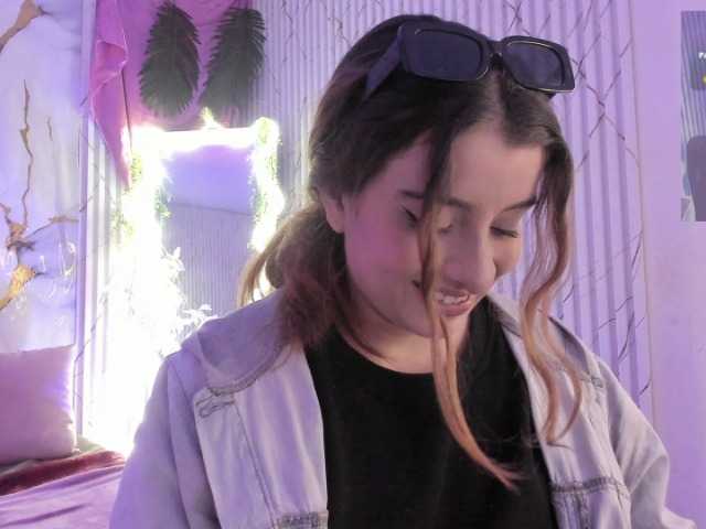 Naomy-tay1 live cam on BongaCams