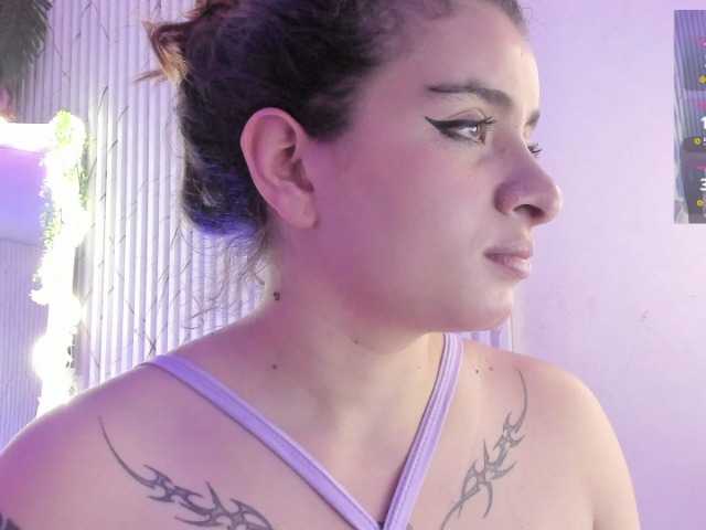 Naomy-tay1 live cam on BongaCams