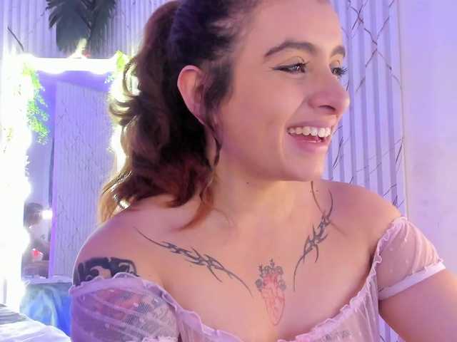 Naomy-tay1 live cam on BongaCams