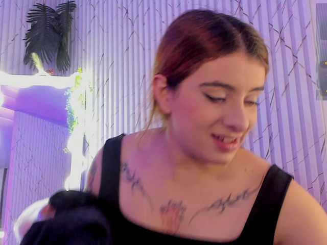 Naomy-tay1's BongaCams show and profile