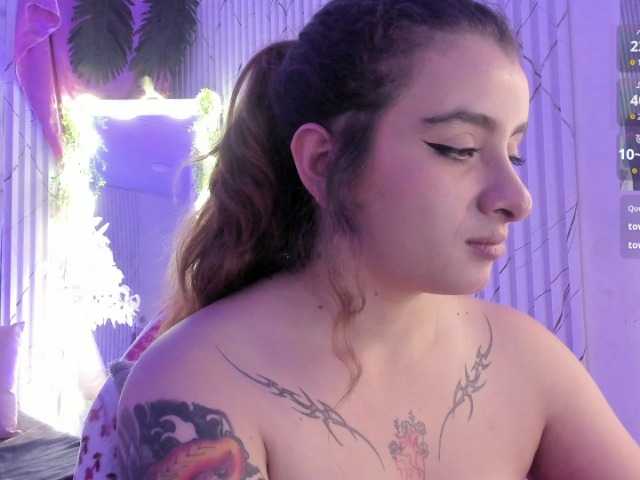 Naomy-tay1 live cam on BongaCams