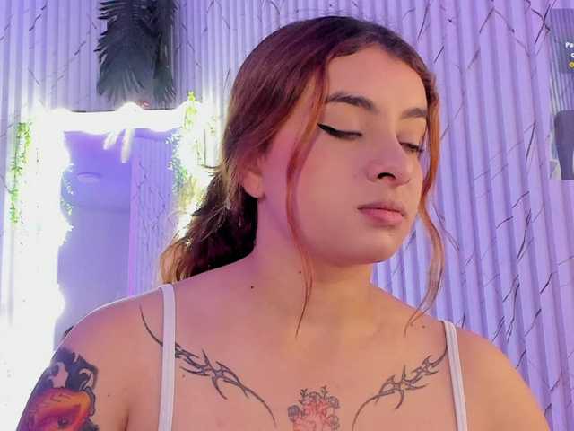 Naomy-tay1's BongaCams show and profile