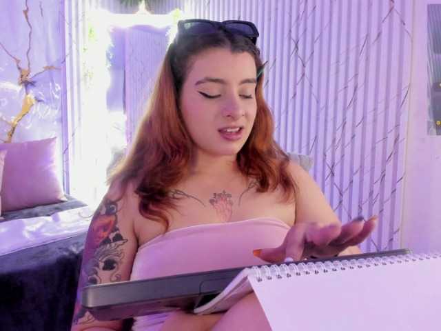 Naomy-tay1 live webcam show