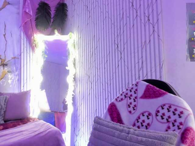 Naomy-tay1 live cam preview