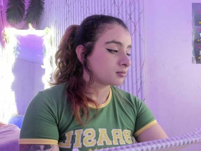 Naomy-tay1 live cam preview