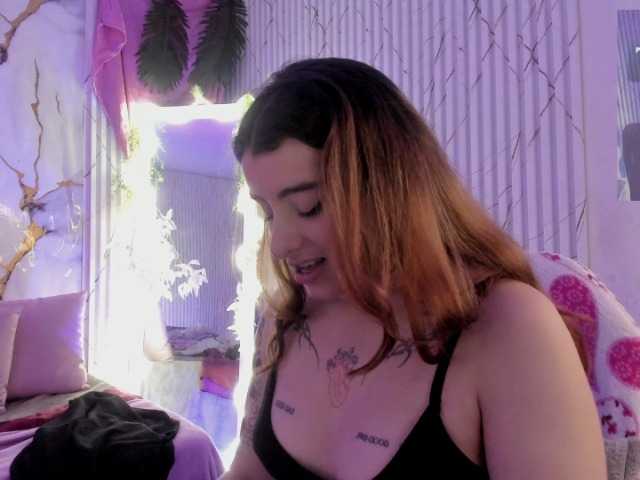 Naomy-tay1 live cam on BongaCams