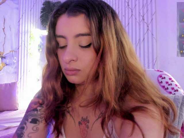 Naomy-tay1 live cam on BongaCams