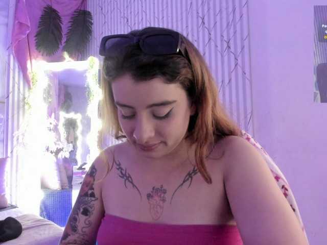 Naomy-tay1 live cam on BongaCams