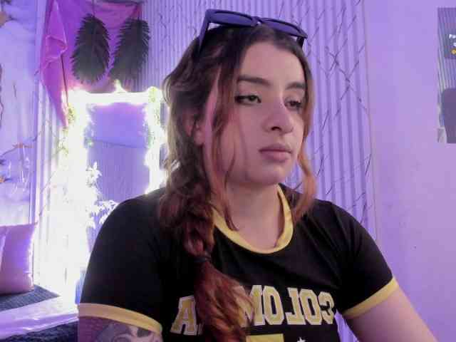 Naomy-tay1's webcam live show