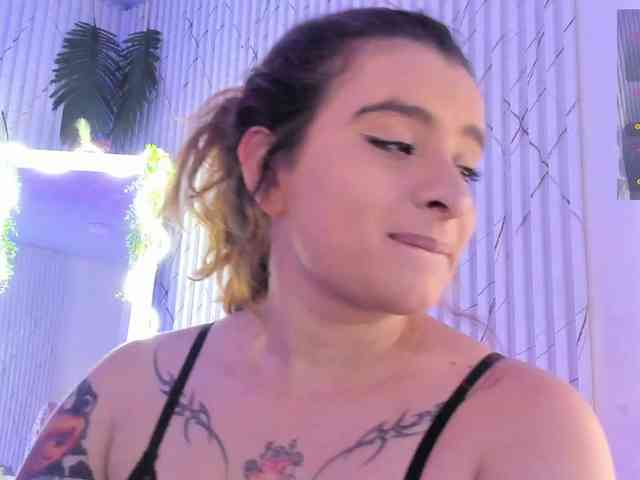 Naomy-tay1 webcam