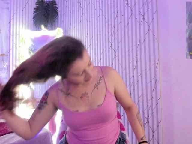 Naomy-tay1 webcam
