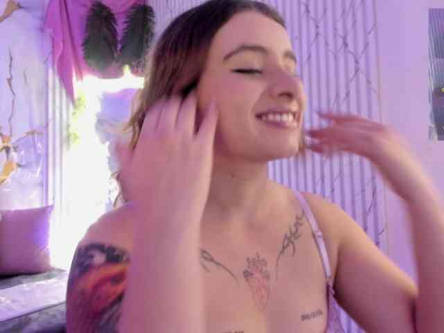 Naomy-tay1's Sexcam