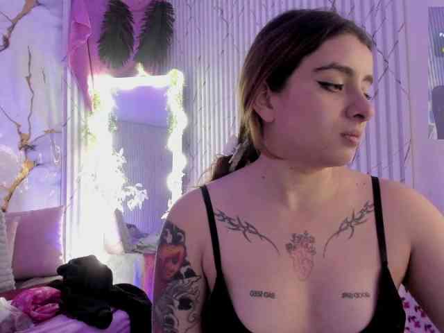 Naomy-tay1 webcam