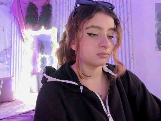 Naomy-tay1 webcam