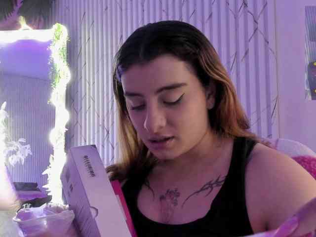 Naomy-tay1 webcam