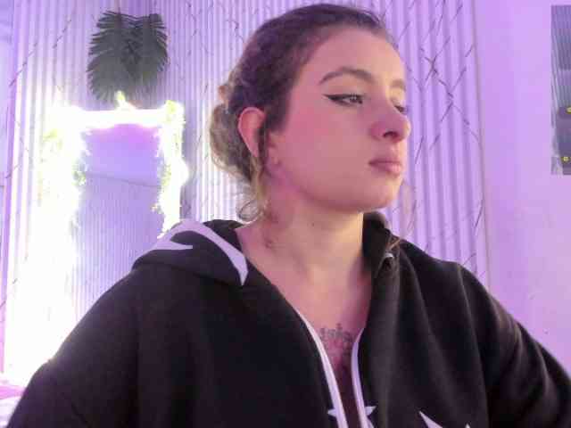 Naomy-tay1 webcam