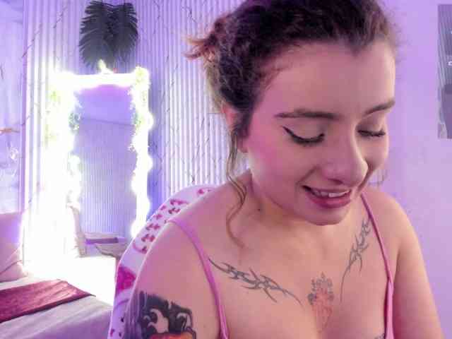 Naomy-tay1 webcam