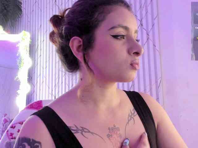Naomy-tay1 webcam