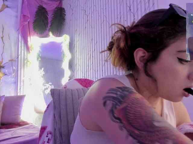 Naomy-tay1 webcam