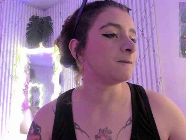 Naomy-tay1 webcam