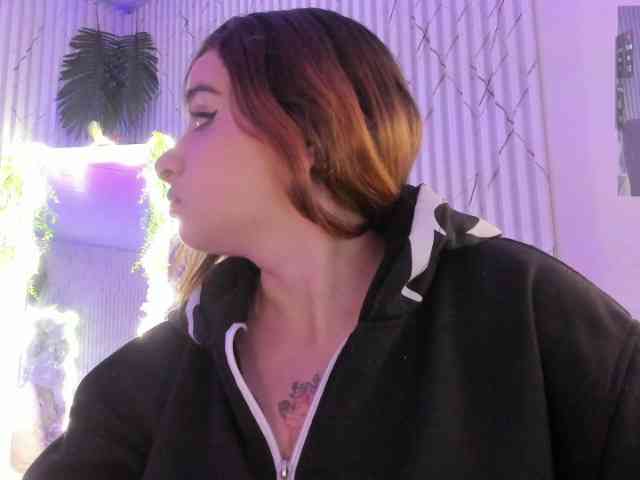Naomy-tay1 webcam