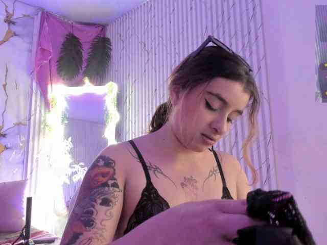 Naomy-tay1 webcam