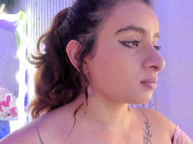 Naomy-tay1 webcam