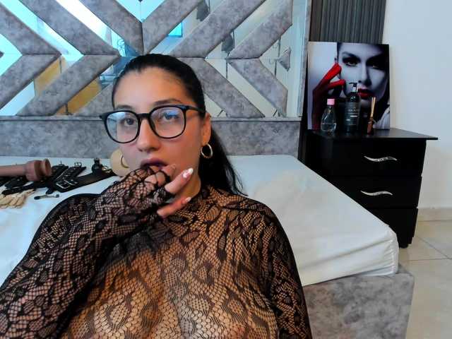 Nicole1Sweet live cam on BongaCams