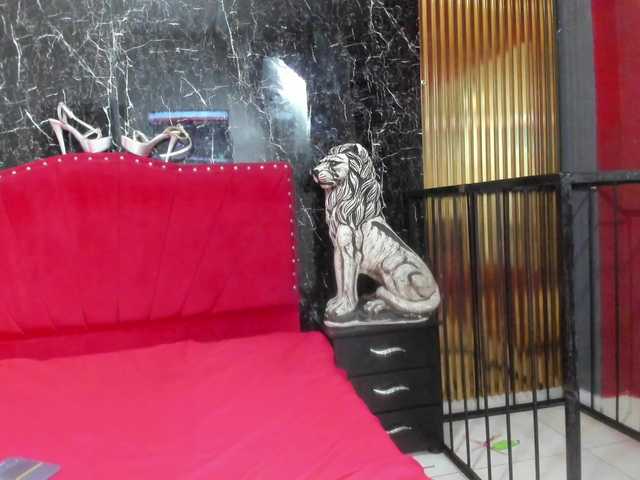 Nicole1Sweet's BongaCams show and profile